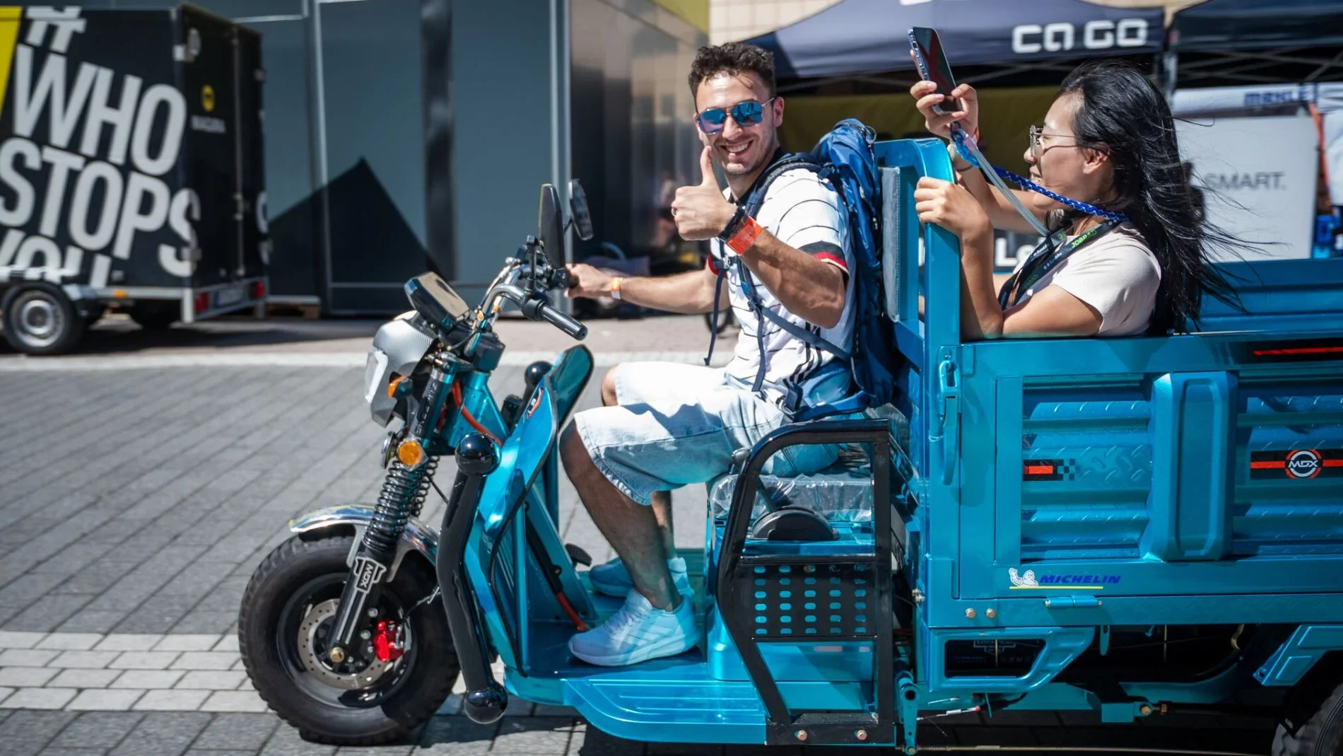 Demo Area op Eurobike met fietsers die testparcours rijden